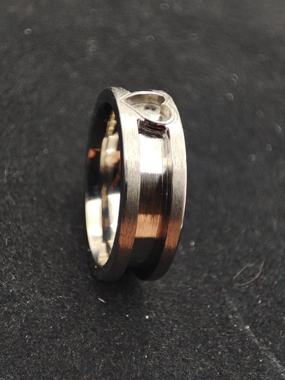 Titanium - Heart Focus Channel Ring Blank - 6/3 - Bentwood Ring Supplies